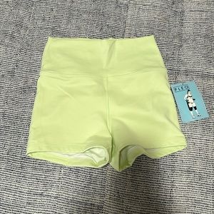 ✨ NWT ✨ fleo shorts